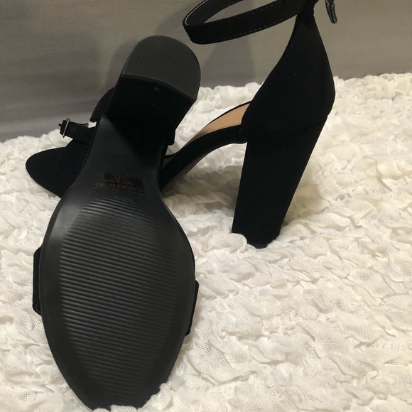 Heels - Picture 8 of 8